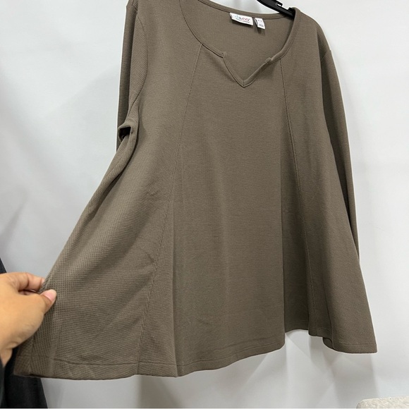 Waffle knit xl split v-neck swing top - Picture 4 of 12